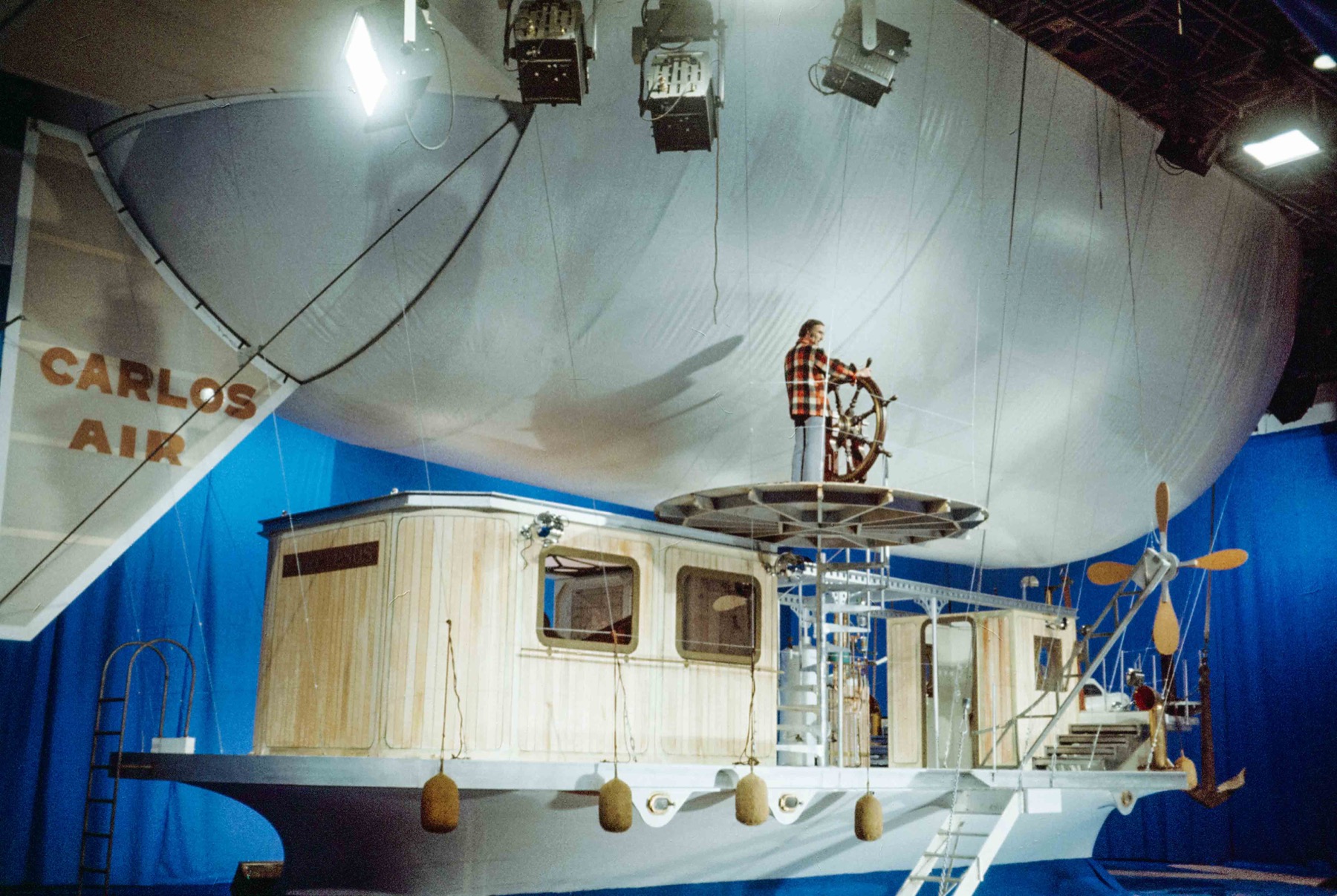 Décor de plateau au Studio des Buttes-Chaumont pour l’ORTF en 1973