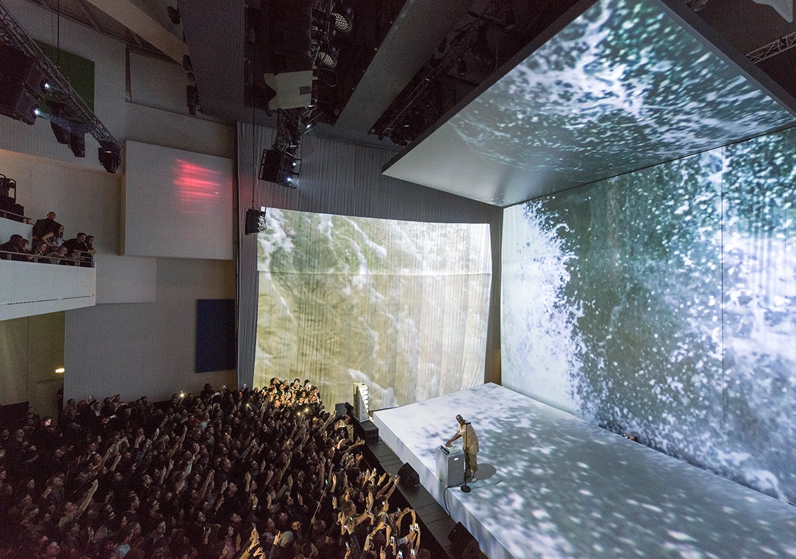 Écran de projection JC Keller à la Fondation Louis Vuitton