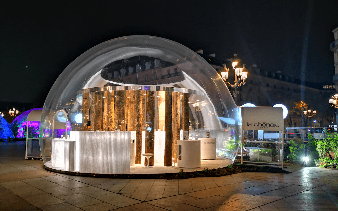 Dôme gonflable transparent installé pour La Chênaie à Paris