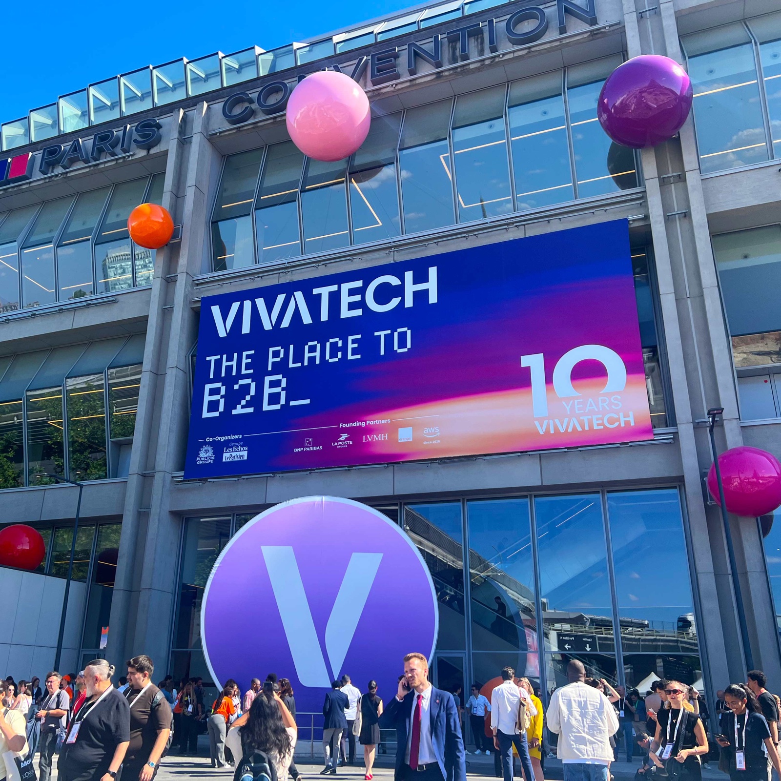 Des sphères gonflables pour VivaTech — VivaTech · Publicis