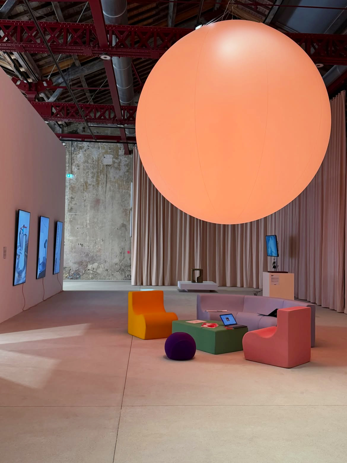 Comment suspendre et installer un ballon lumineux ?